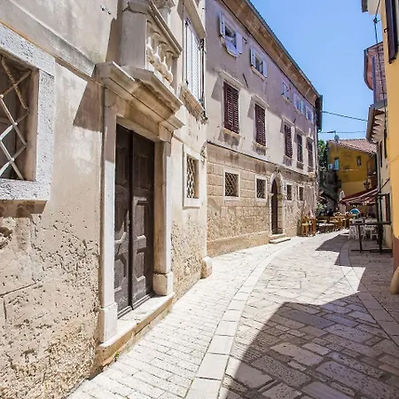 Old Town Flat *
