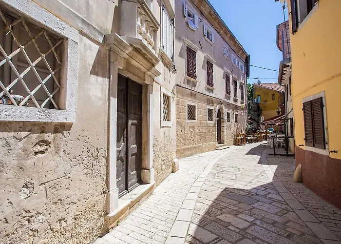 Old Town Flat *